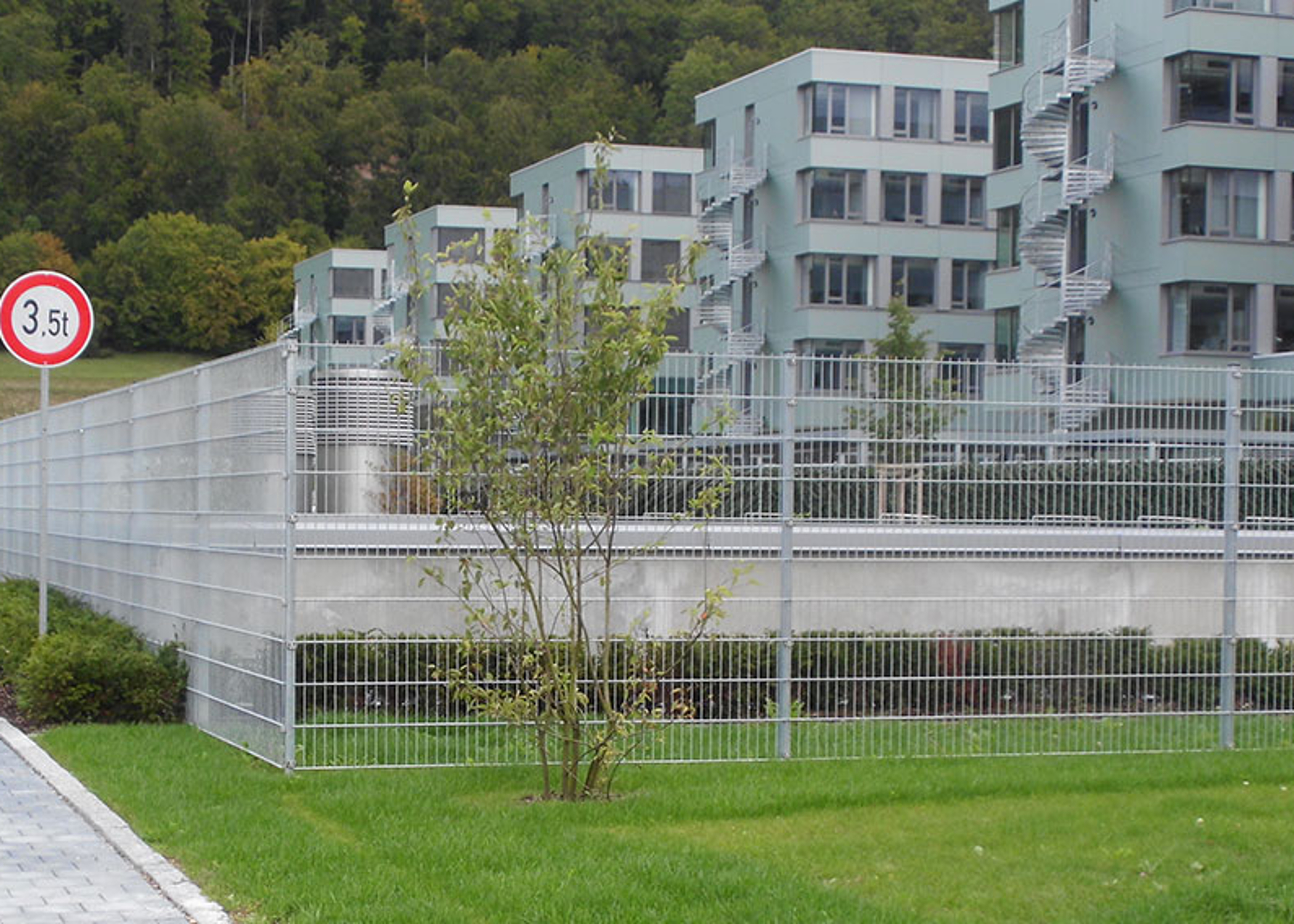 ca. 2.000 m Sicherheitszaun