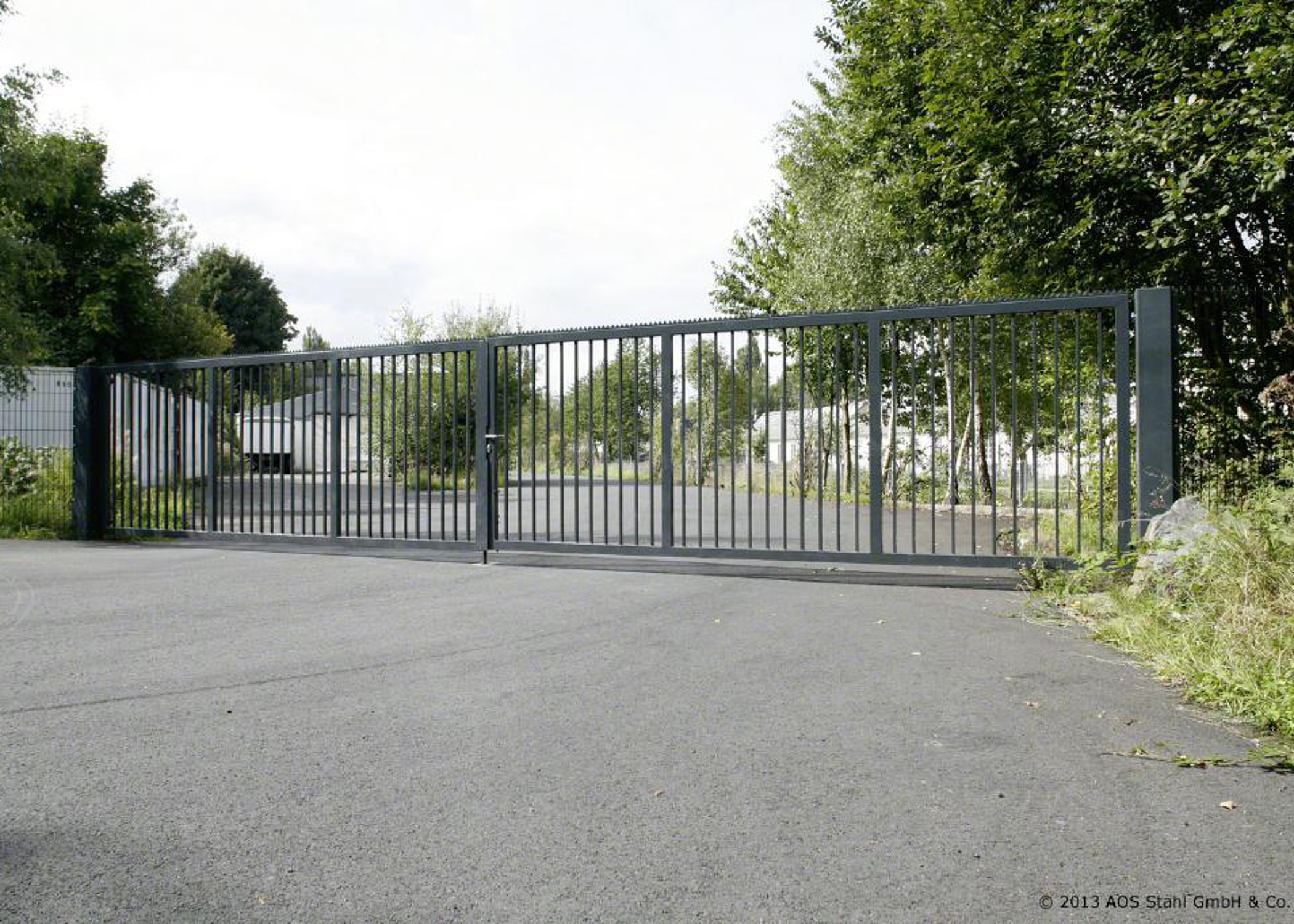 Drehflügeltore für Firmengelände